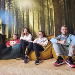 wspólne rozmowy z psychologiem uczniów klasy technikum