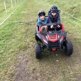 Uczniowie klas 1-3 zdobywają zagrodowe prawo jazdy.