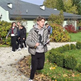 Gra terenowa szukanie znaków .