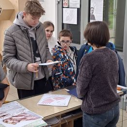 Sprawdzanie u pani rozszyfrowanie tekstu.