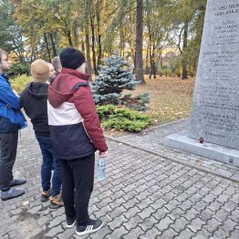 Hołd poległym żołnierzom.