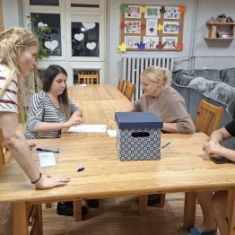 Wychowanki podczas głosowania do MRGW.