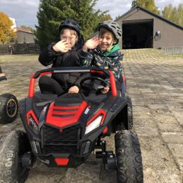 Uczniowie klas 1-3 zdobywają zagrodowe prawo jazdy.