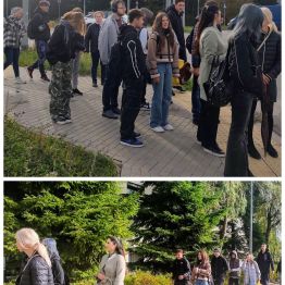 Wychowankowie i wychowawcy w drodze do „Schroniska dla Bezdomnych Zwierząt”.