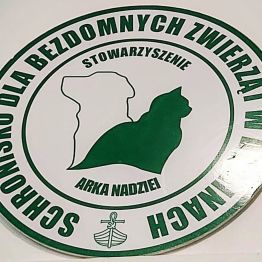 Szyld „Schroniska dla Bezdomnych Zwierząt”.