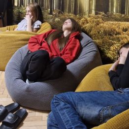 Zrelaksowani wychowankowie dzielą się swoimi odczuciami po wysłuchaniu opowiadania.