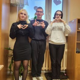 Uczniowie wśród Białych serc