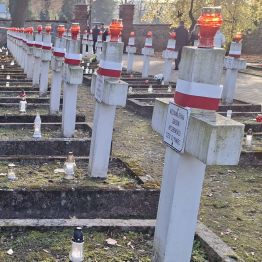 Mogiły  żołnierskie.