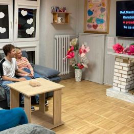 Wspólne śpiewanie pieśni patiotycznej. 