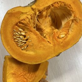 Dynia przekrojona na pół. 