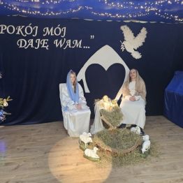 Uczniowie w roli Maryi i św. Józefa