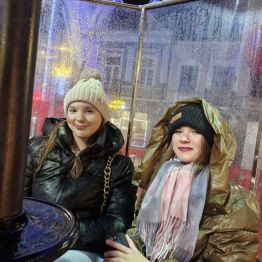 Wychowanki na Diabelskim Młynie na Rynku w Kielcach 