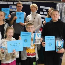 wspólne zdjęcie uczestników i nauczycieli 15 Światowego Dnia Tabliczki Mnożenia