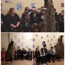 Młodzież aktywnie zgłaszała się, starając się udzielać poprawnych odpowiedzi. W nagrodę otrzymują po batoniku.