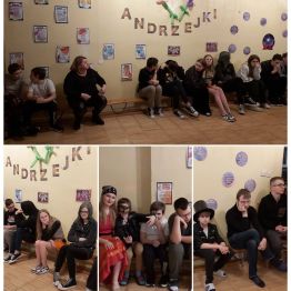 Uczestnicy, posługując się gestami, oceniają prawdziwość kolejnych stwierdzeń.