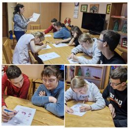 Wychowankowie rozwiązują krzyżówkę o tematyce świątecznej. 