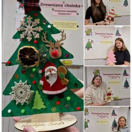 Wychowankowie prezentują własnoręcznie wykonane, ozdobione drewniane choinki bożonarodzeniowe, podczas kreatywnych warsztatów świątecznych.