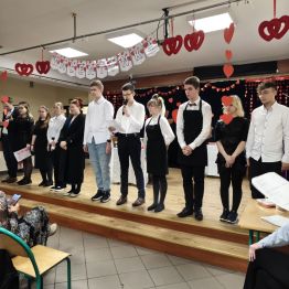 Uczestnicy występu savoir vivre dziękuję publiczności