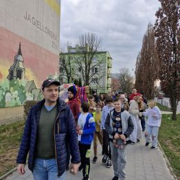 Wychowankowie ruszają na marsz za wychowawcą