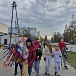 Wychowankowie idą w wiosennym marszu za "Marzanną"