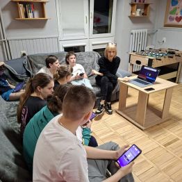 Wspólne rozwiązywanie kahoota.
