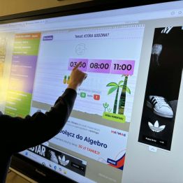 Odczytywanie godzin na zegarze - ćwiczenia online.