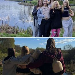 Wychowankowie relaksują się na świeżym powietrzu, podziwiając malowniczą okolicę. 