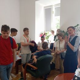 wychowankowie w gabinecie prezydenta