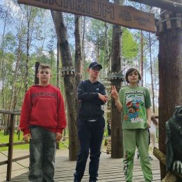 Dzieci na placu zabaw w Noe Park