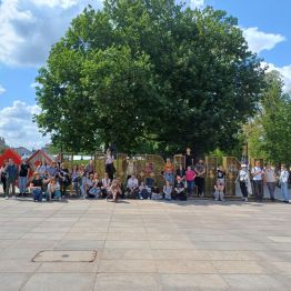 Uczniowie na tle napisu LUBLIN