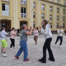 wspólna zabawa przy muzyce