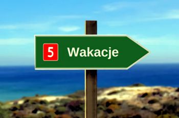 Znak drogowy z napisem "Wakacje".