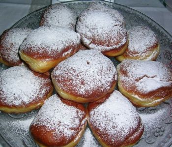 Pączki na talerzu.