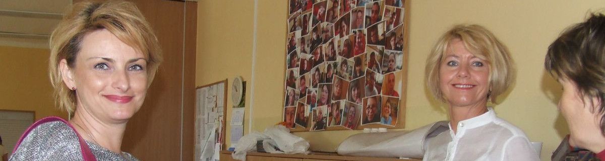 Dwie panie dyrektor uśmiechają się