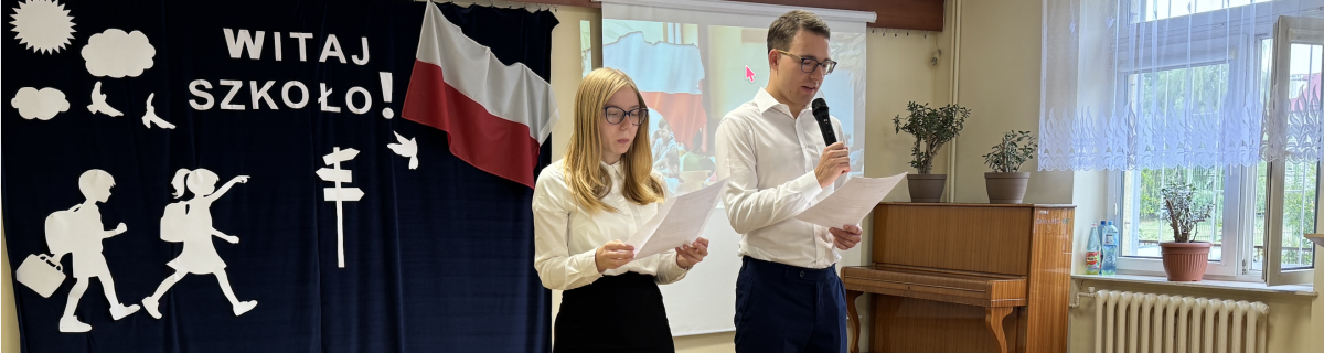 Uczniowie podczas akademii 