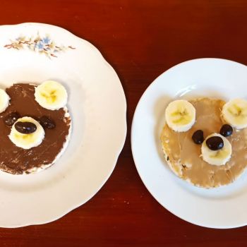 Misie z wafli ryżowych, kremu czekoladowego/orzechowego, bananów i rodzynek.