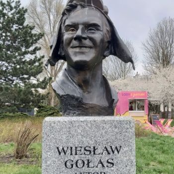 Posąg aktora Wiesława Gołasa