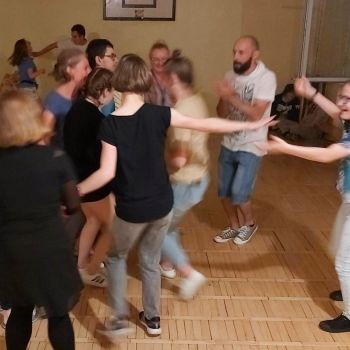 Tańce w rytm ulubionych piosenek.