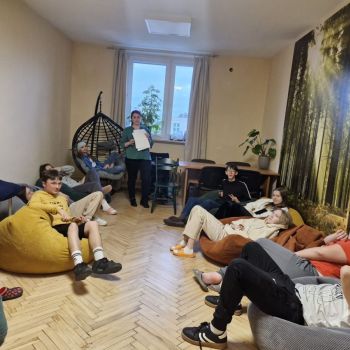 Pani Basia zapoznaje uczestników zajęć z tematem dzisiejszego spotkania.