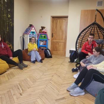 Zajęcia w klasie technikum z psychologiem