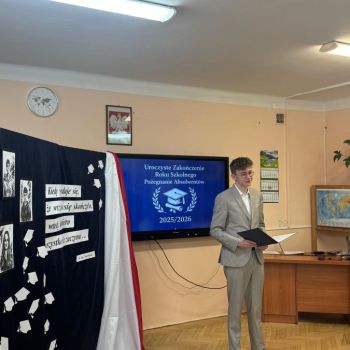 Uczeń odczytuje podziękowania.