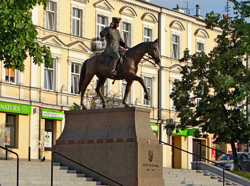 Pomnik Józefa Piłsudskiego na koniu